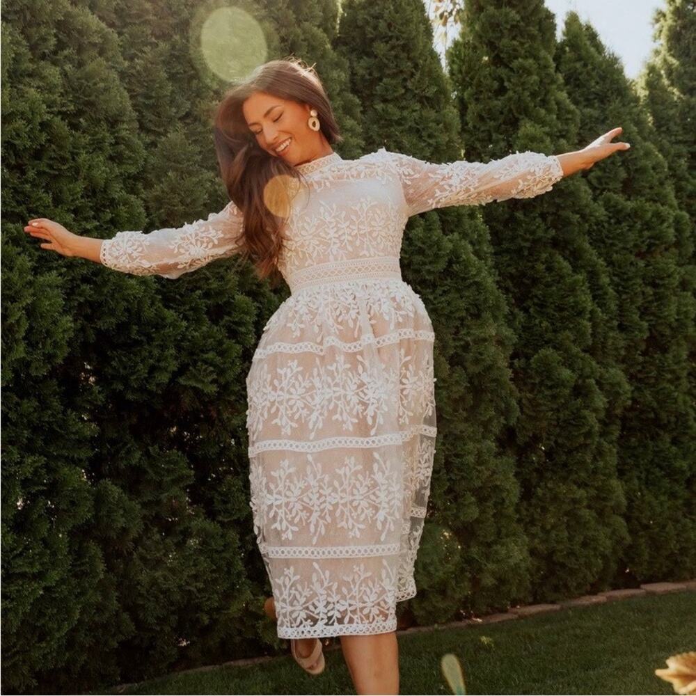 Ivy City Co Cream Floral Lace Midi Dress